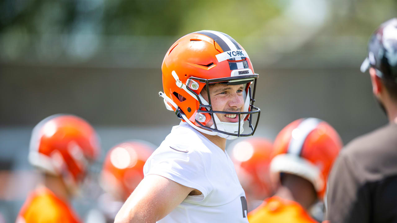 Kicking it: Browns rookie York gets advice from Phil Dawson