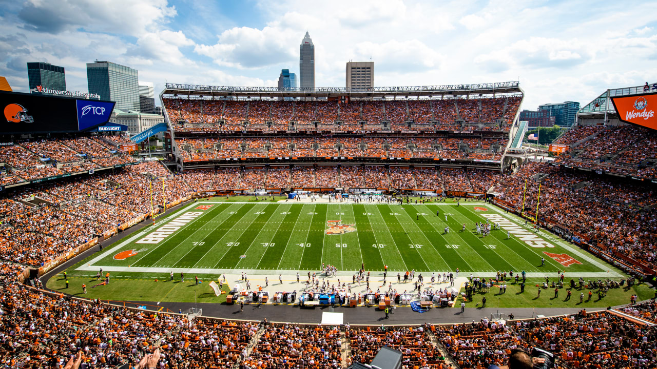 Cleveland Browns and Vivid Seats Team Up to Announce Multi-Year Extension  of Partnership