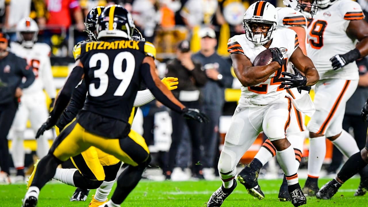 Browns Star Nick Chubb Out vs. Steelers with Knee Injury