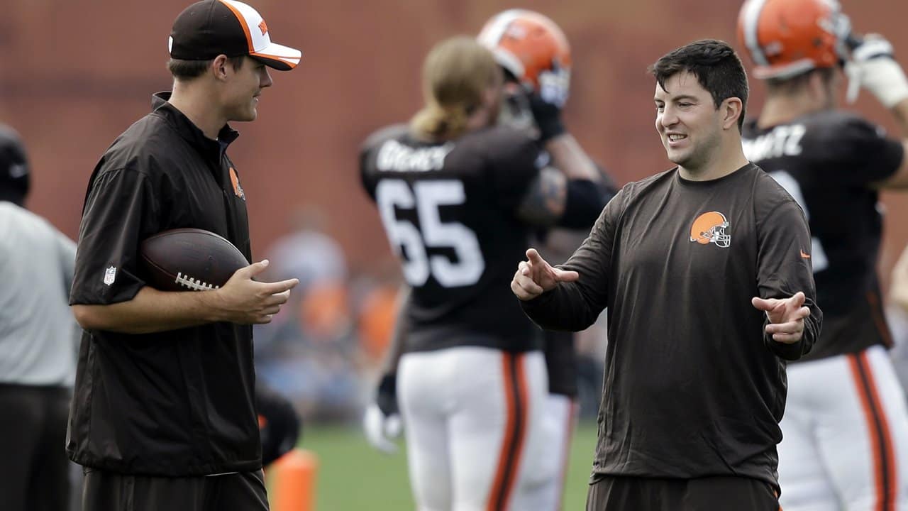 Browns sign quarterback Rex Grossman