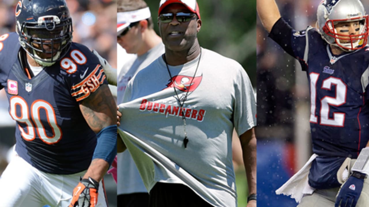 Chicago Bears defensive end Julius Peppers (90) sits on the bench