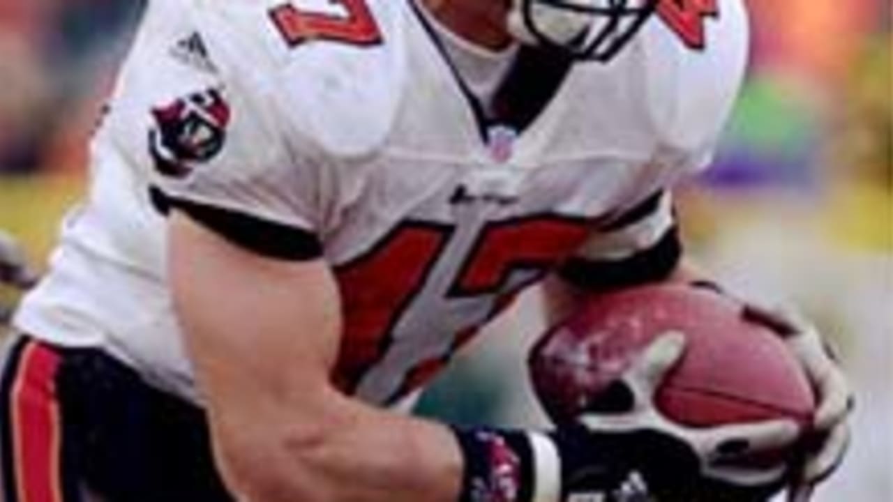 NFL: A full minute of Mike Alstott destroying opposing defenders