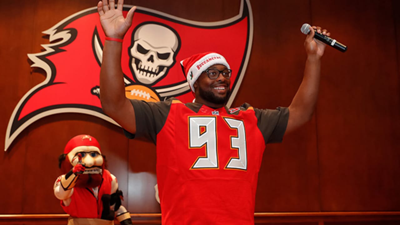 Bucs D-Line delivers special Christmas for kids