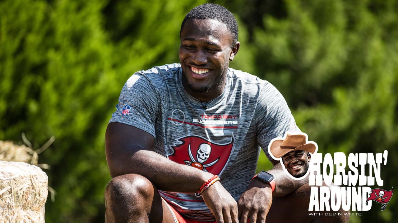 NFL: Devin White, Lavonte David rally Bucs defense over dinner