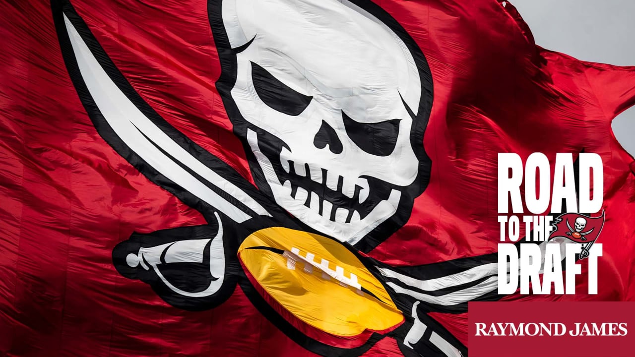 Download Get The Tampa Bay Buccaneers Iphone Now Wallpaper