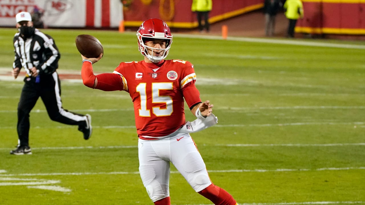 Mahomes stars as Chiefs claim third win after first-half blitz against  Brady's Bucs