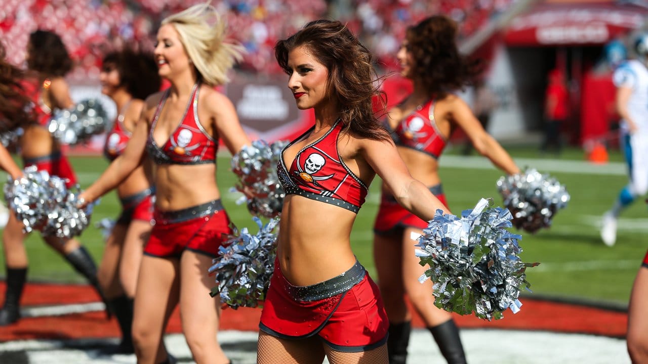 Tampa Bay Buccaneers Cheerleaders Photos from Week 10 – Ultimate  Cheerleaders