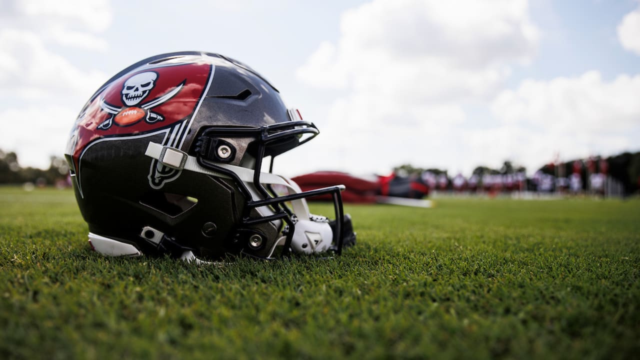 Bucs Not Permitted to Wear Throwback Helmets This Season