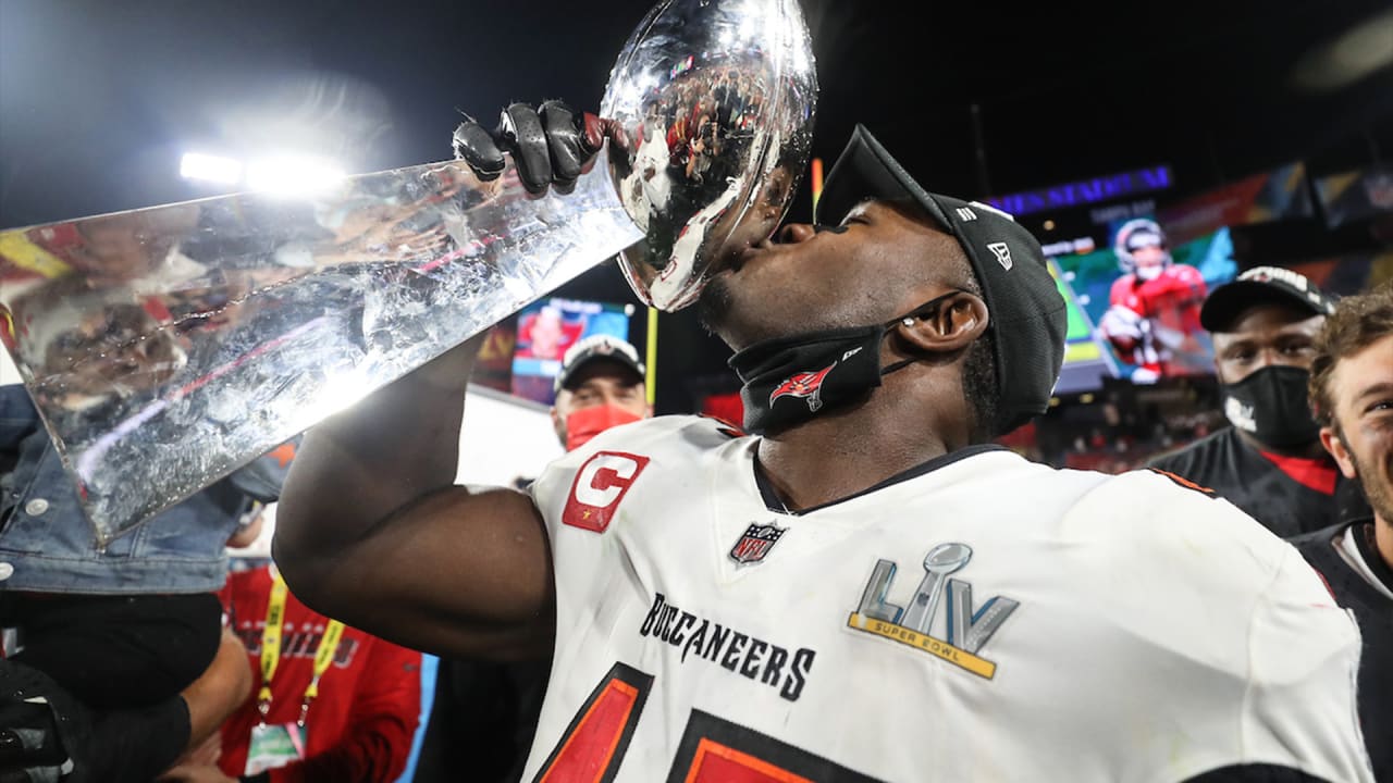 Buccaneers remain Super Bowl favorites with Antonio Brown