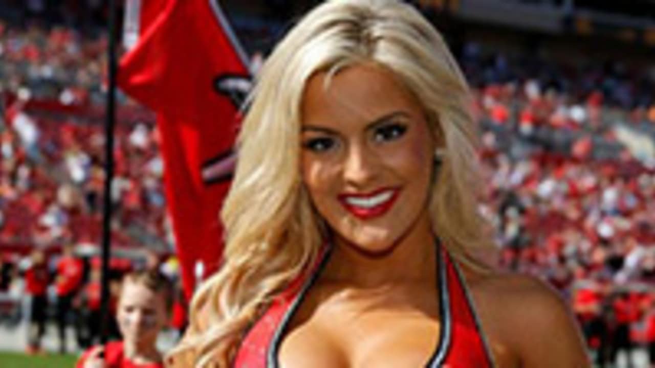 A Tampa Bay Buccaneers cheerleader during the first quarter of an