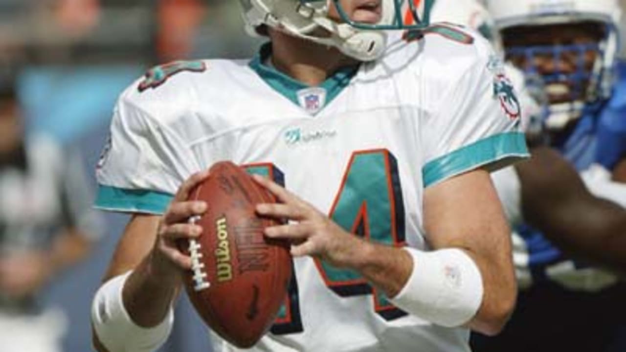 Miami Dolphins quarterback (12) Bob Griese  Nfl dolphins, Dolphins  football, Nfl miami dolphins