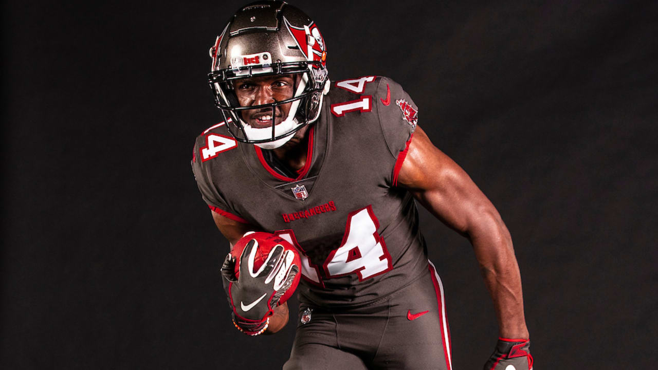 rob gronkowski in bucs uniform