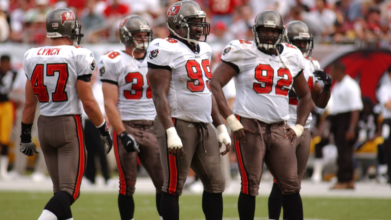 Warren Sapp poses with the newest member of the Bucs' Ring of Honor