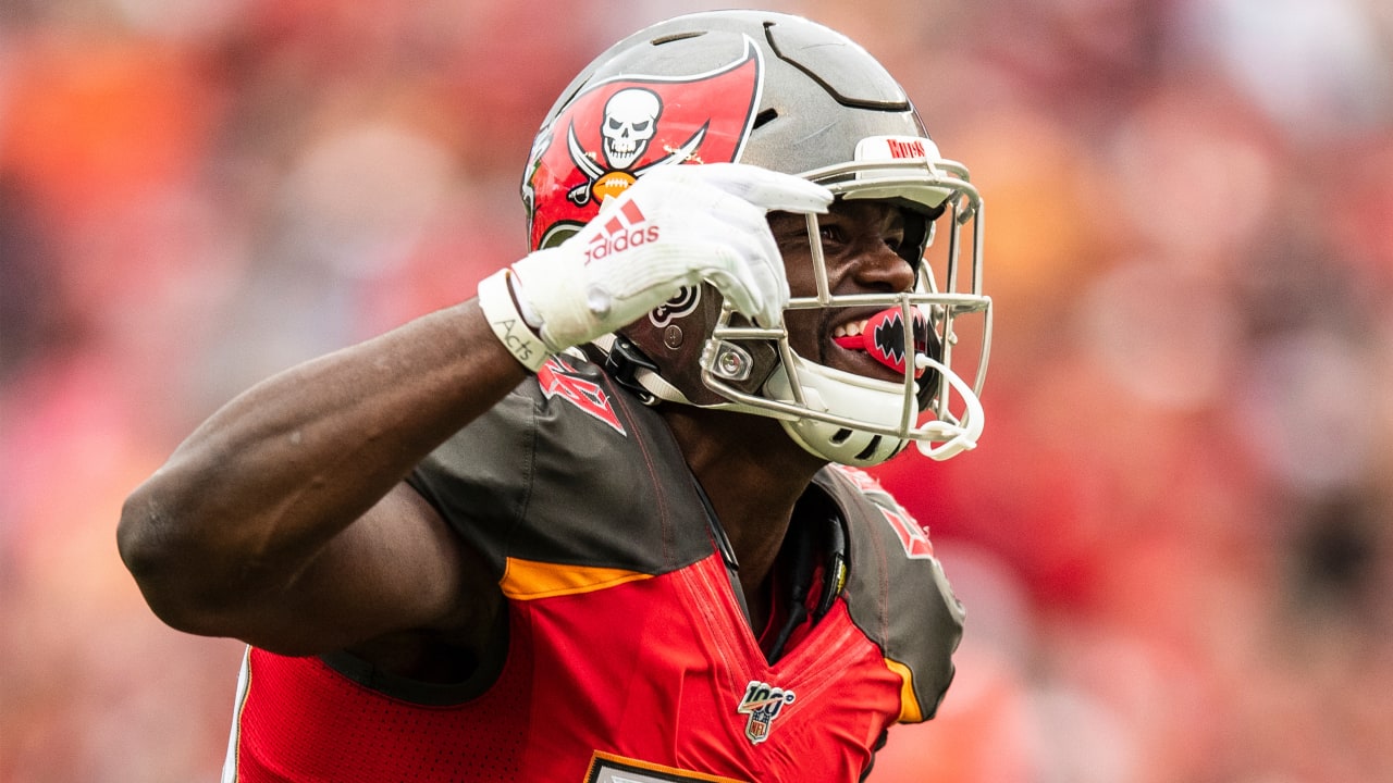 Buccaneers place franchise tag on NFL sack leader LB Shaquil Barrett NFL -  Bally Sports