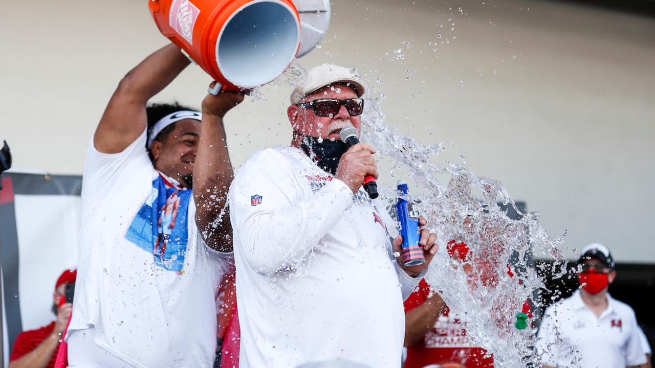 Tom Brady Drives His Own Boat During Bucs' Championship Parade