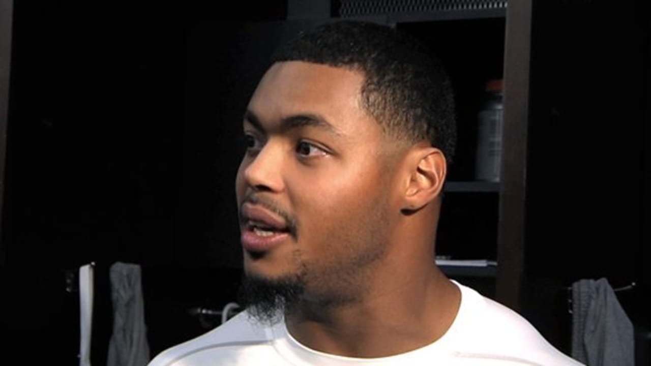 Locker Room LB Jonathan Casillas