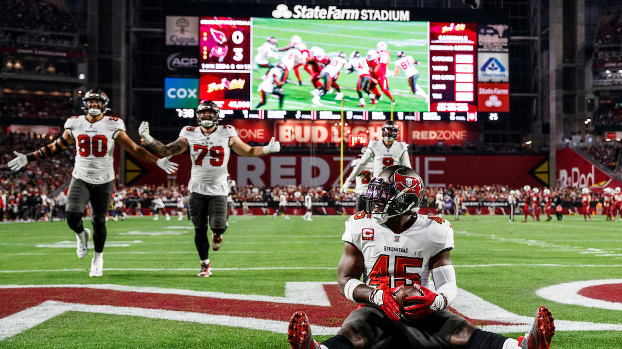 Best Photos of the Bucs Linebackers from the 2022 Season