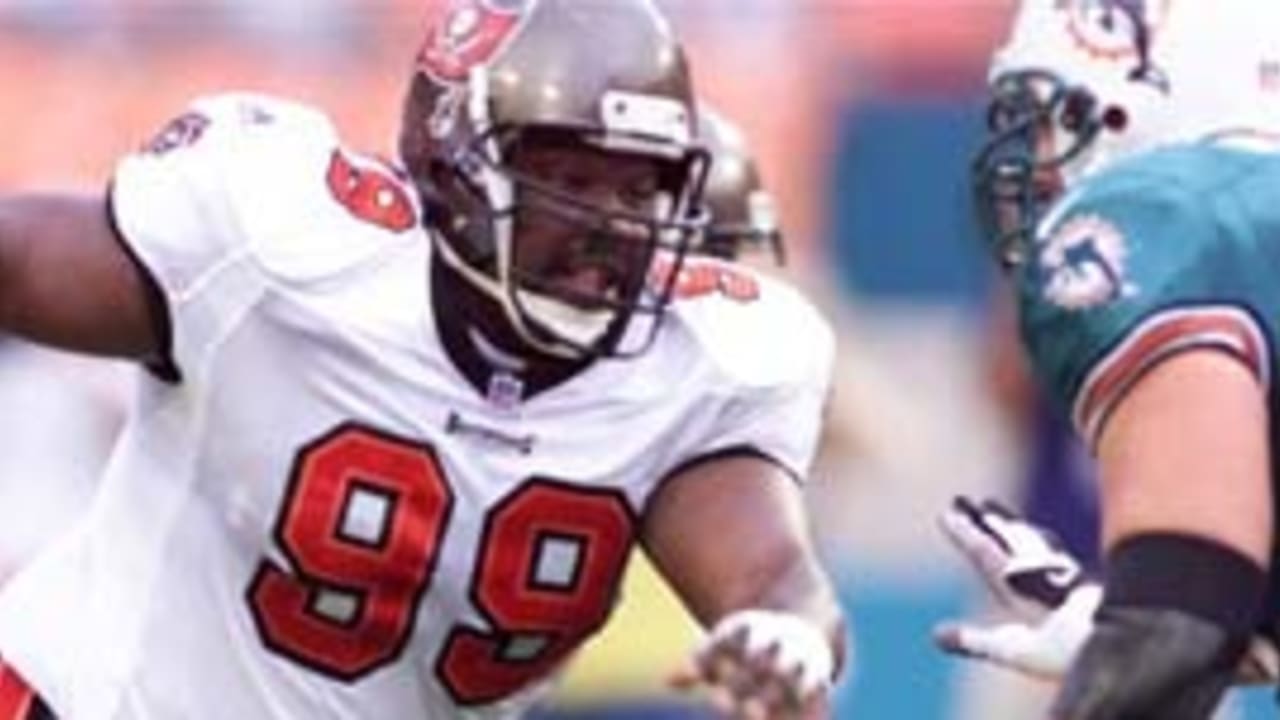 DT Warren Sapp enters Hall of Fame