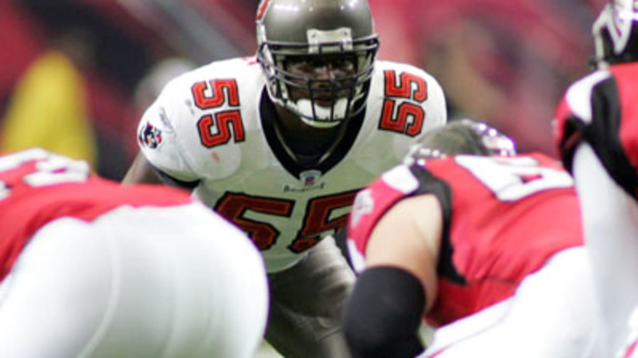 Alge Crumpler remains loyal to Michael Vick