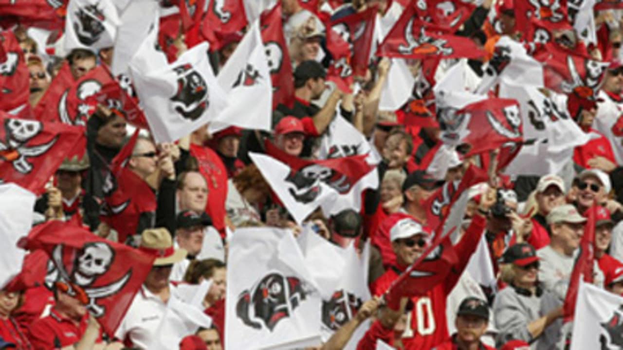 Watch Tampa Bay Buccaneers: Raise the Flags online