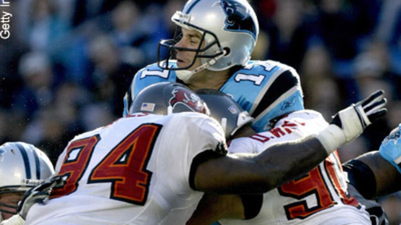 Tampa Bay Buccaneers' fullback Mike Alstott leaps over Atlanta News  Photo - Getty Images