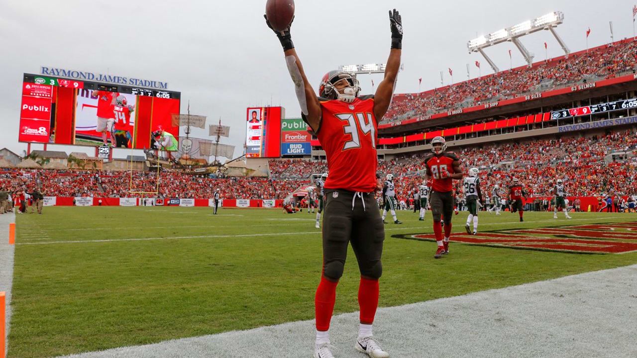 Behind-the-Scenes: Bucs Vs. Jets