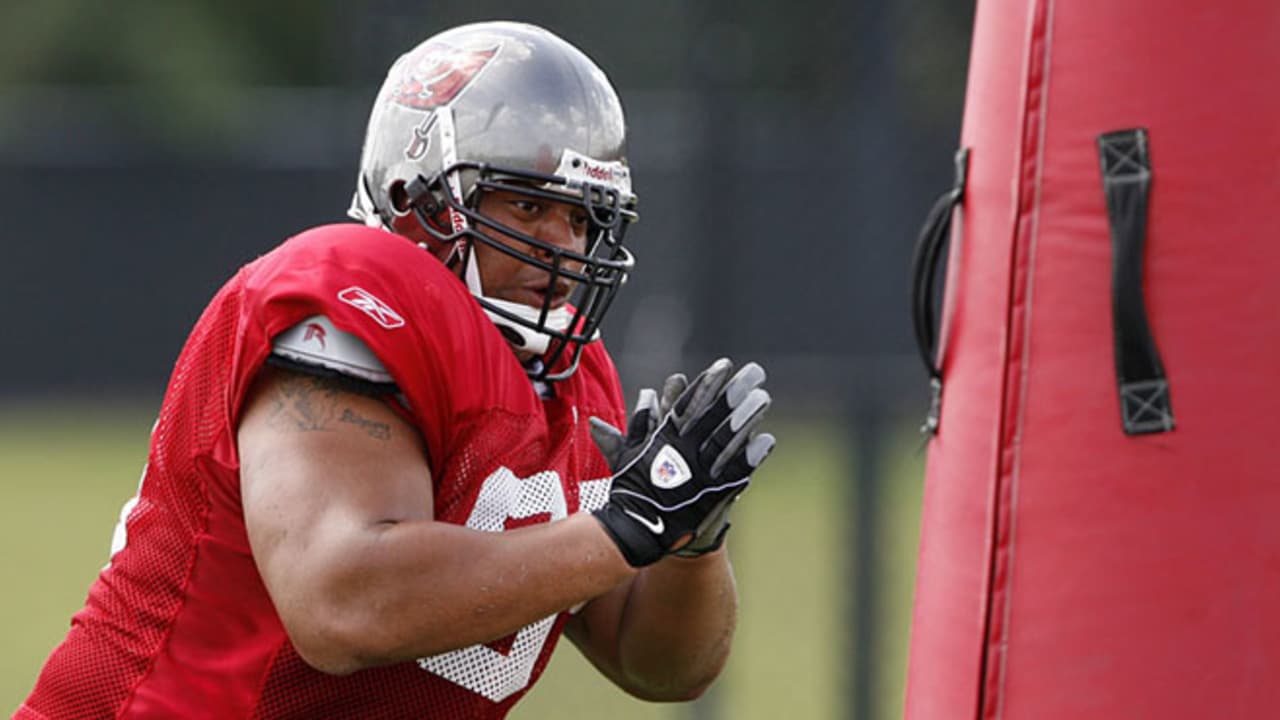 Tampa Bay Buccaneers place linebacker Quincy Black on injured