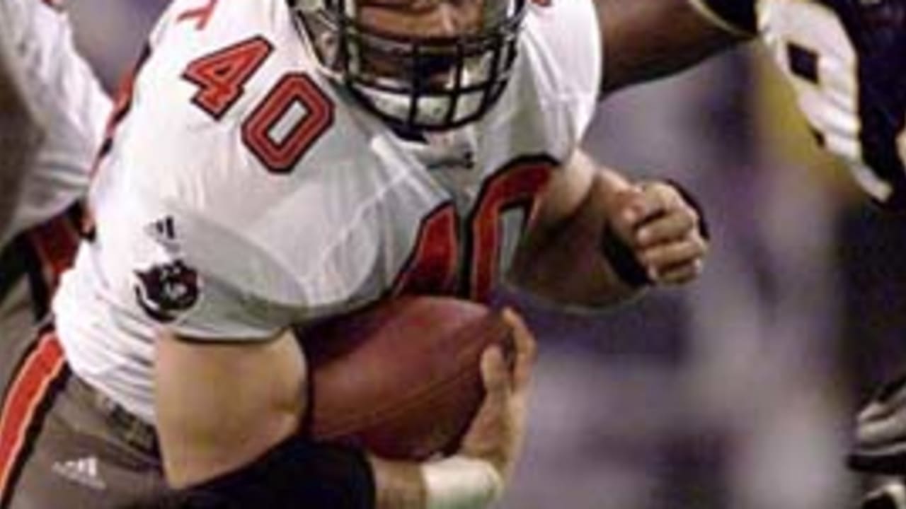 Tampa Bay Buccaneers' fullback Mike Alstott (40) plows his way