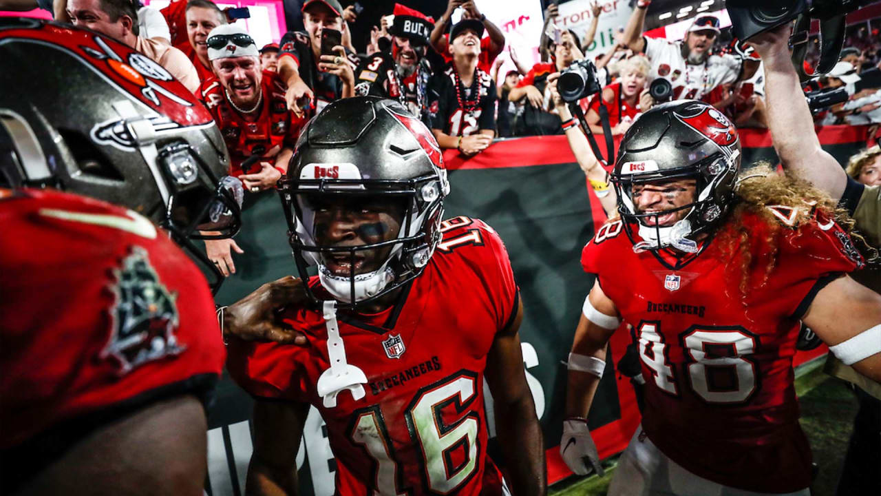 Bucs Celebrate NFC South Title Win, Clinching Playoffs 