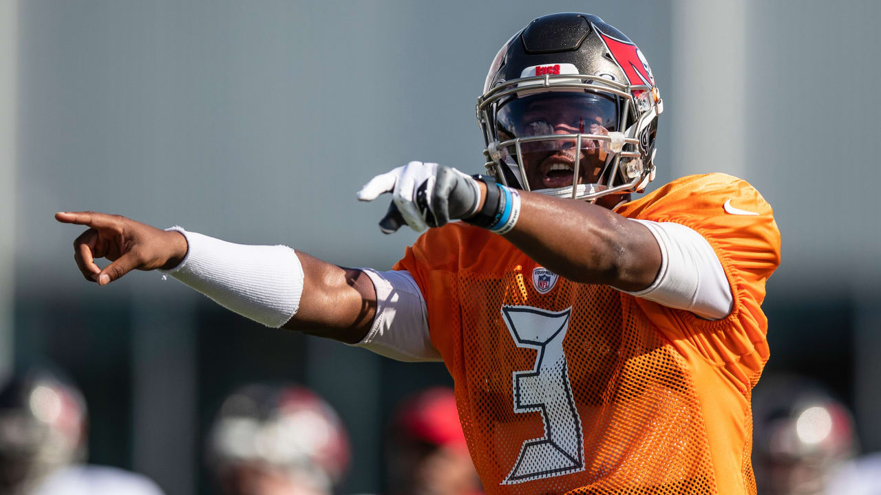 Bucs' First 2019 Depth Chart Reflects Defensive Changes