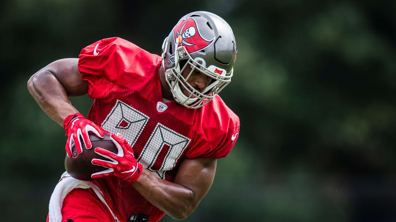 Tampa Bay signs first-round draft pick O.J. Howard