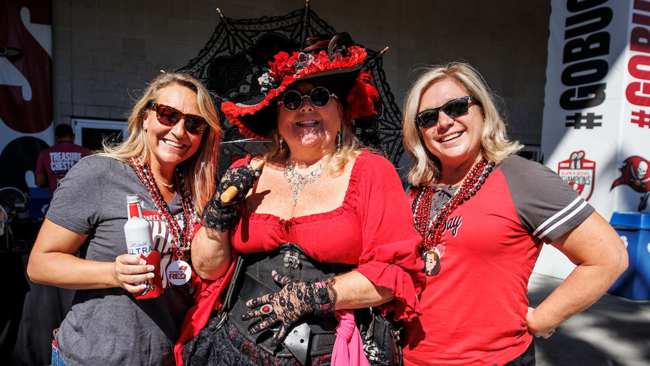 Photos: 2022 Women of Red Tailgate