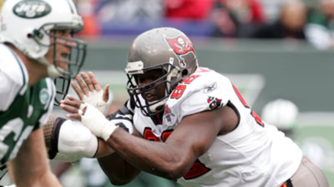 Ex-Tampa Bay Bucs back Cadillac Williams helping Auburn Tigers' run game