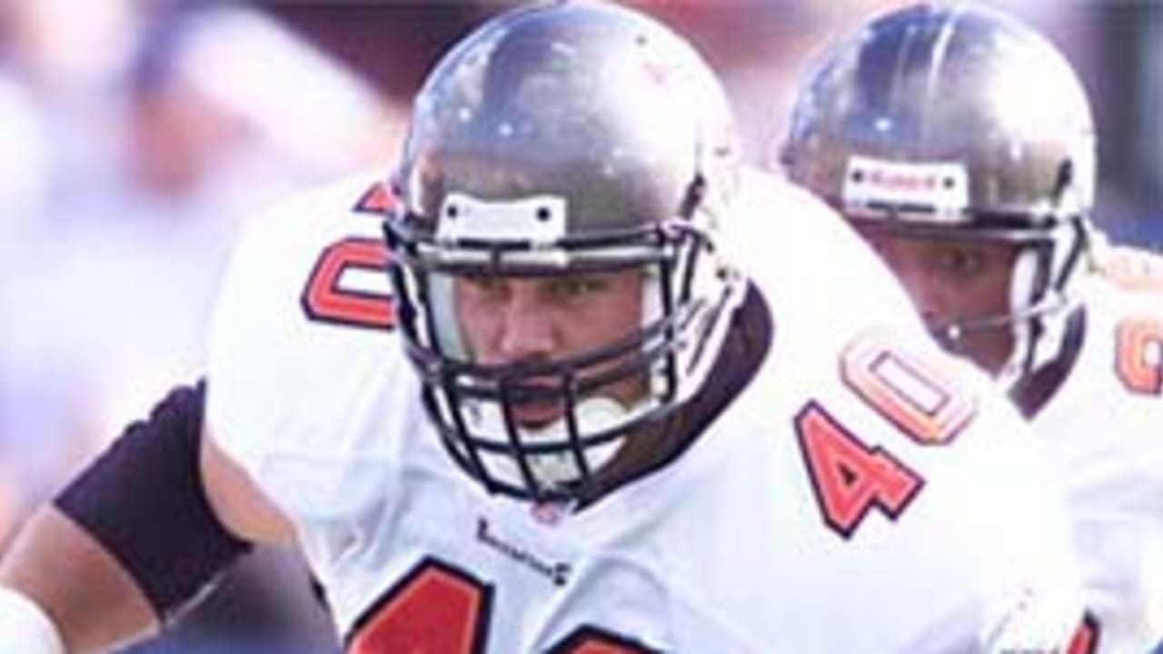 NFL FILE: Mike Alstott and Warrick Dunn of the Tampa Bay Buccaneers at the  Pro-Bowl in Honolulu, Hawaii. (Sportswire via AP Images Stock Photo - Alamy