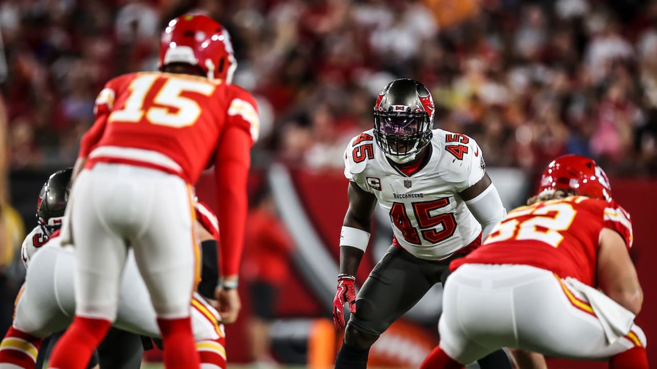 Tampa Bay Buccaneers vs. Kansas City Chiefs . Fans support on NFL Game.  Silhouette of supporters, big screen with two rivals in background Stock  Photo - Alamy