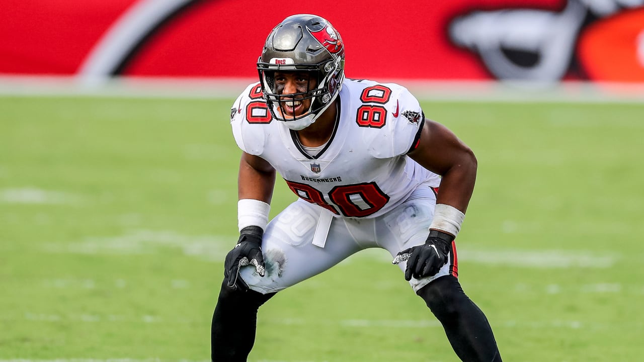 Tampa Bay Buccaneers tight end O.J. Howard (80) and Carolina