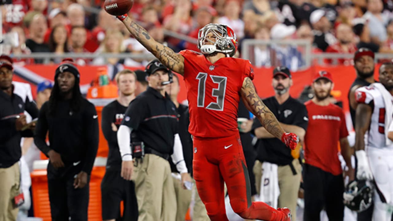 Mike Evans Makes INCREDIBLE One Hand Catch!