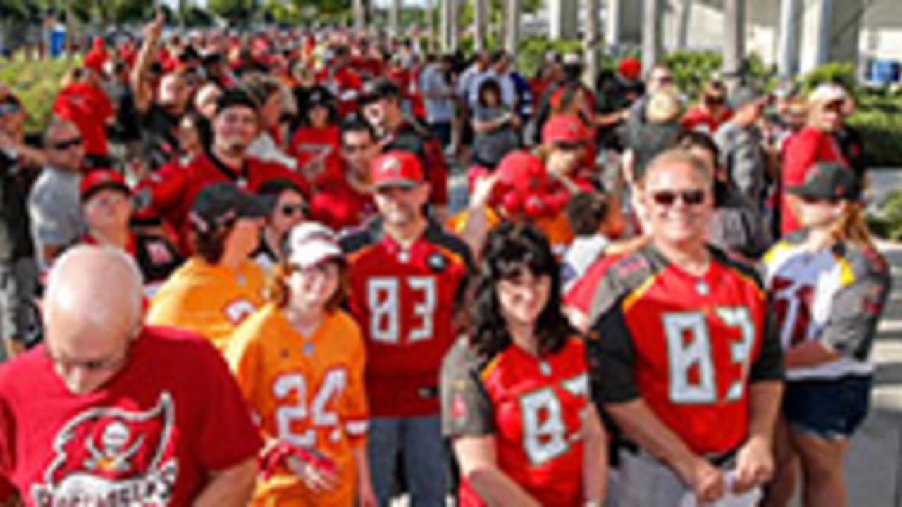 Buccaneers Host Historic Draft Party