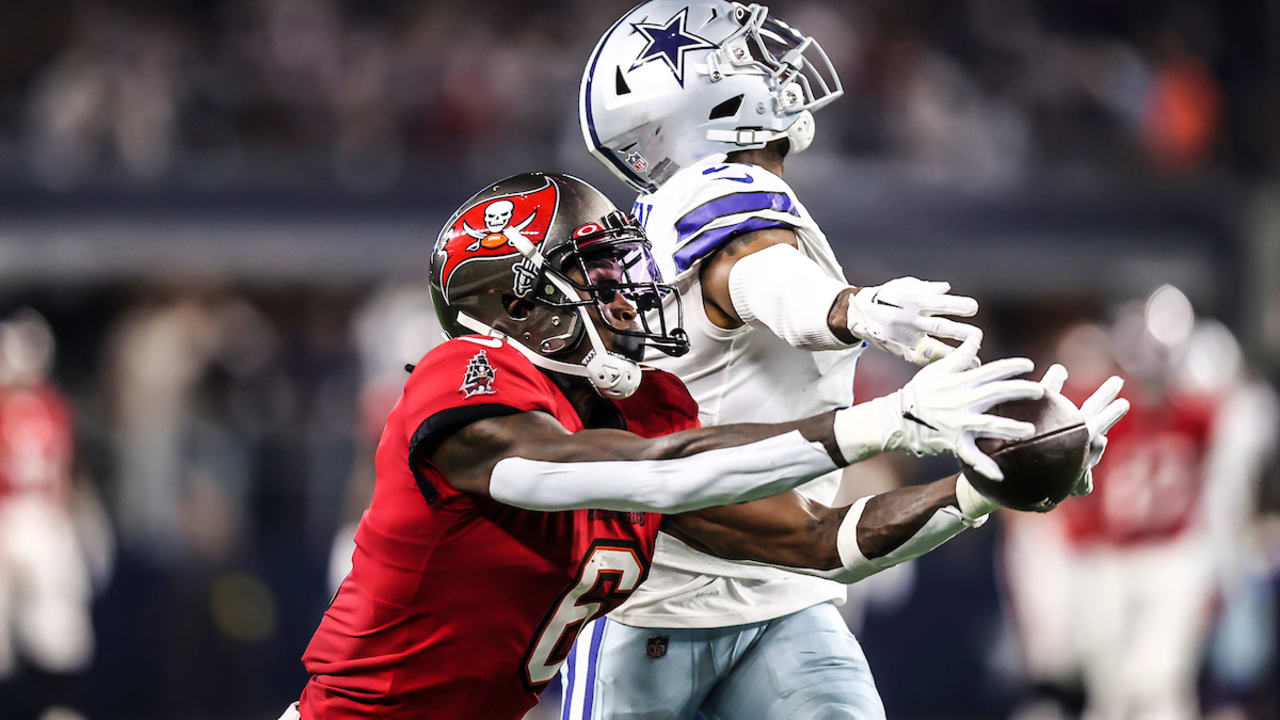 NFL: Julio Jones makes diving catch from Tom Brady at Bucs practice