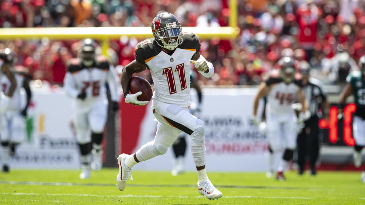 NFL Auction  Crucial Catch - Buccaneers Desean Jackson game worn  Buccaneers jersey (October 29, 2017) Jersey Washed by Equipment Manager,  Size 40