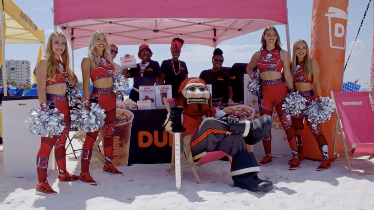 Buccaneers kick off 2023-24 season with 'Bucs Beach Bash'