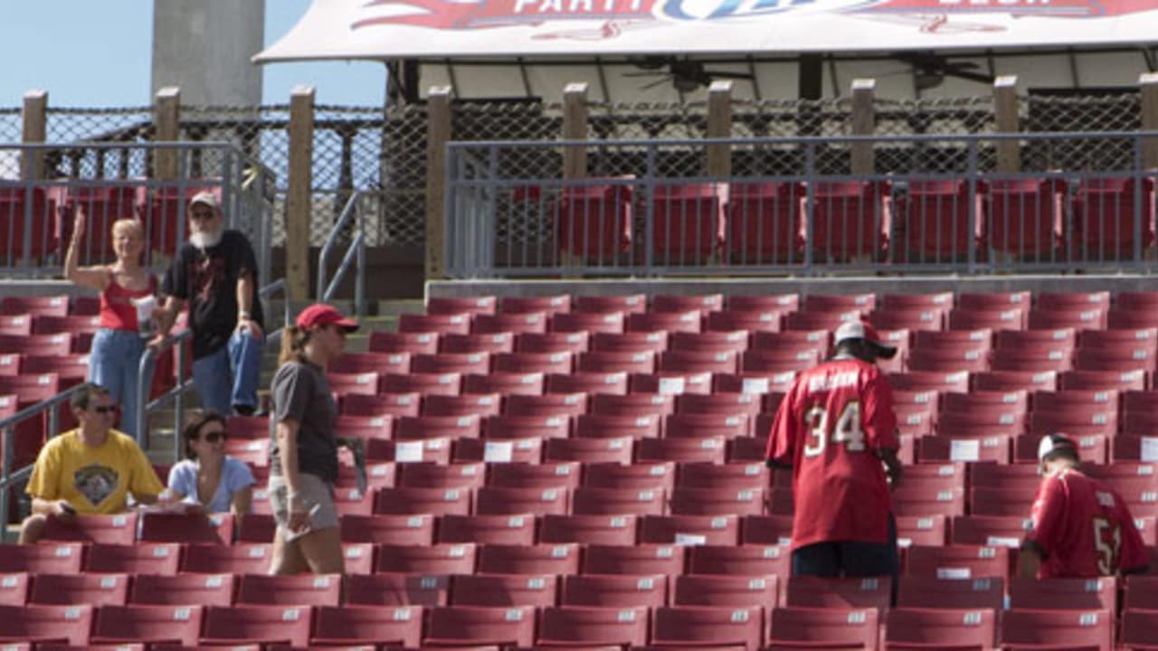 Bucs fans show Super Bowl spirit by building pirate ship