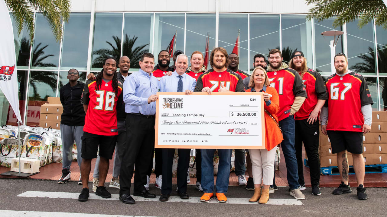 Bucs O-line and Social Justice Fund Feed Families at Turkey Time