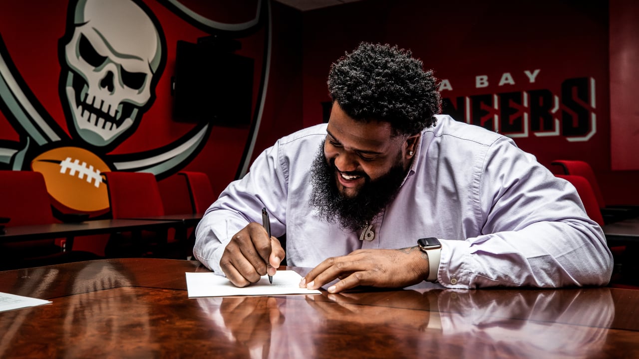 Report: Bucs, OT Donovan Smith Agree On Multi-Year Extension - Bucs Report