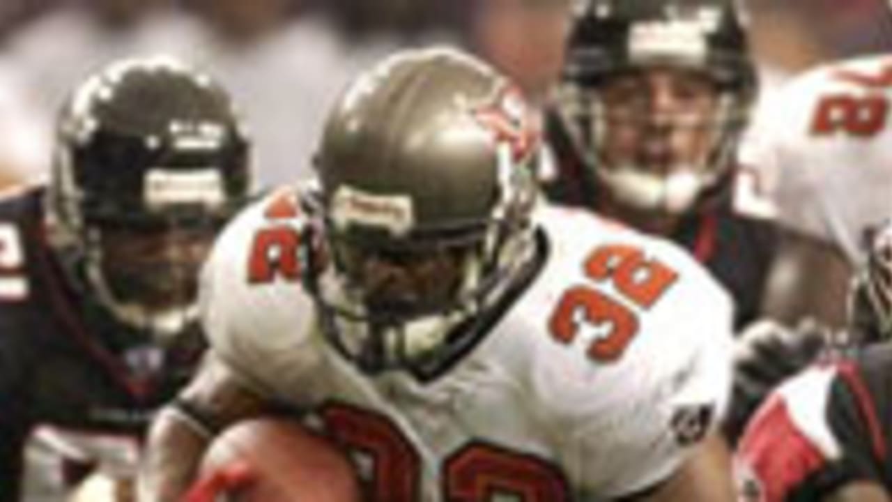 Philadelphia Eagles quarterback Michael Vick (7) calls a play at the line  of scrimmage in the first half of an NFL football game against the Atlanta  Falcons at the Georgia Dome in