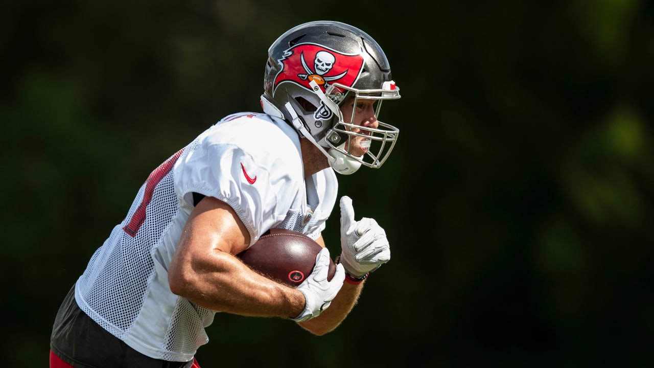 Buccaneers tight end O.J. Howard wants the team to change its jerseys