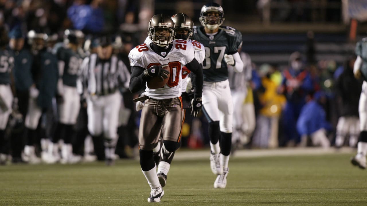 Tampa Bay Buccaneers DB Rondé Barber Elected To Pro Football Hall Of Fame