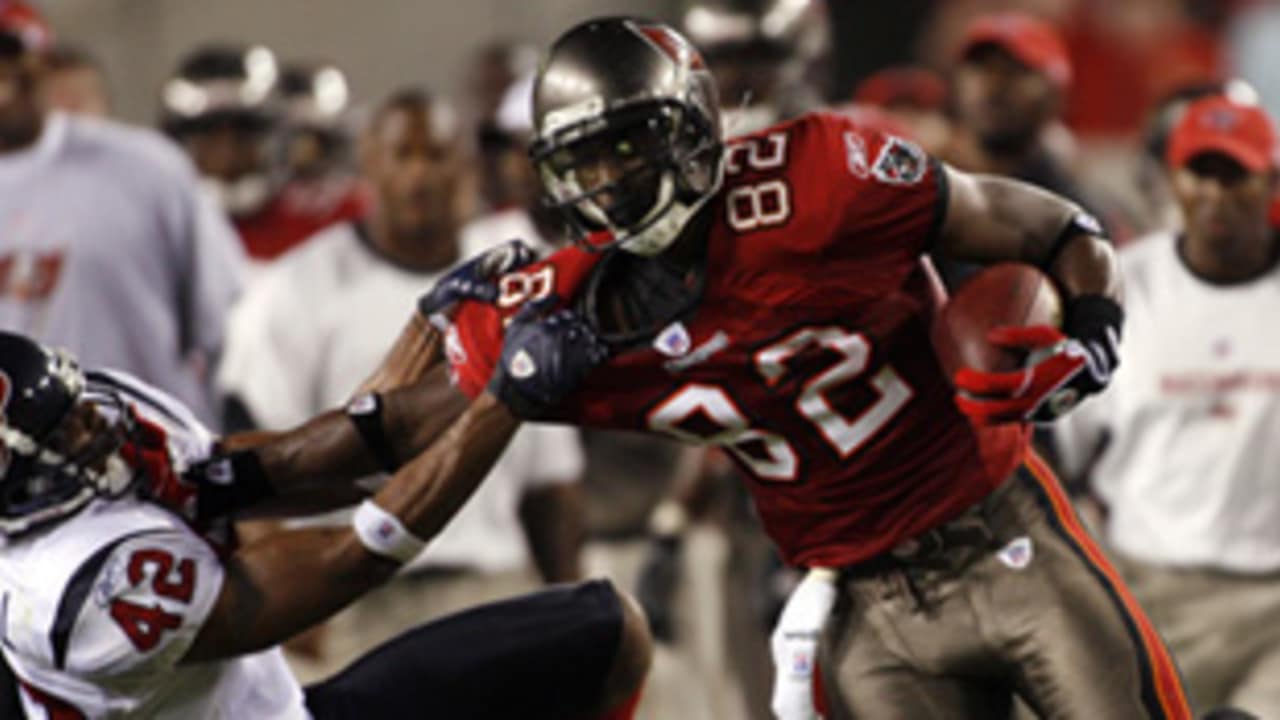 Tampa Bay Buccaneers' wide receiver Paris Warren (82) is tackled