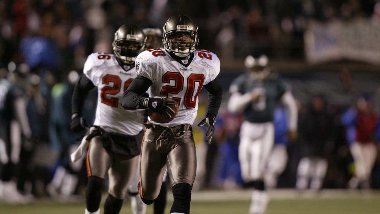 Remembering Ronde Barber's iconic pick-6 in the 2002 NFC title