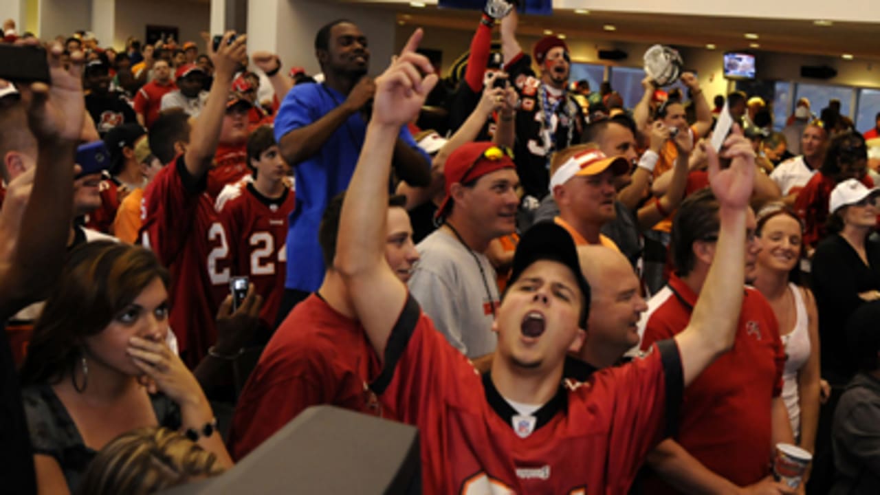 Bucs Draft Party: Fans Waiting For Buccaneers 1st Round Draft Pick